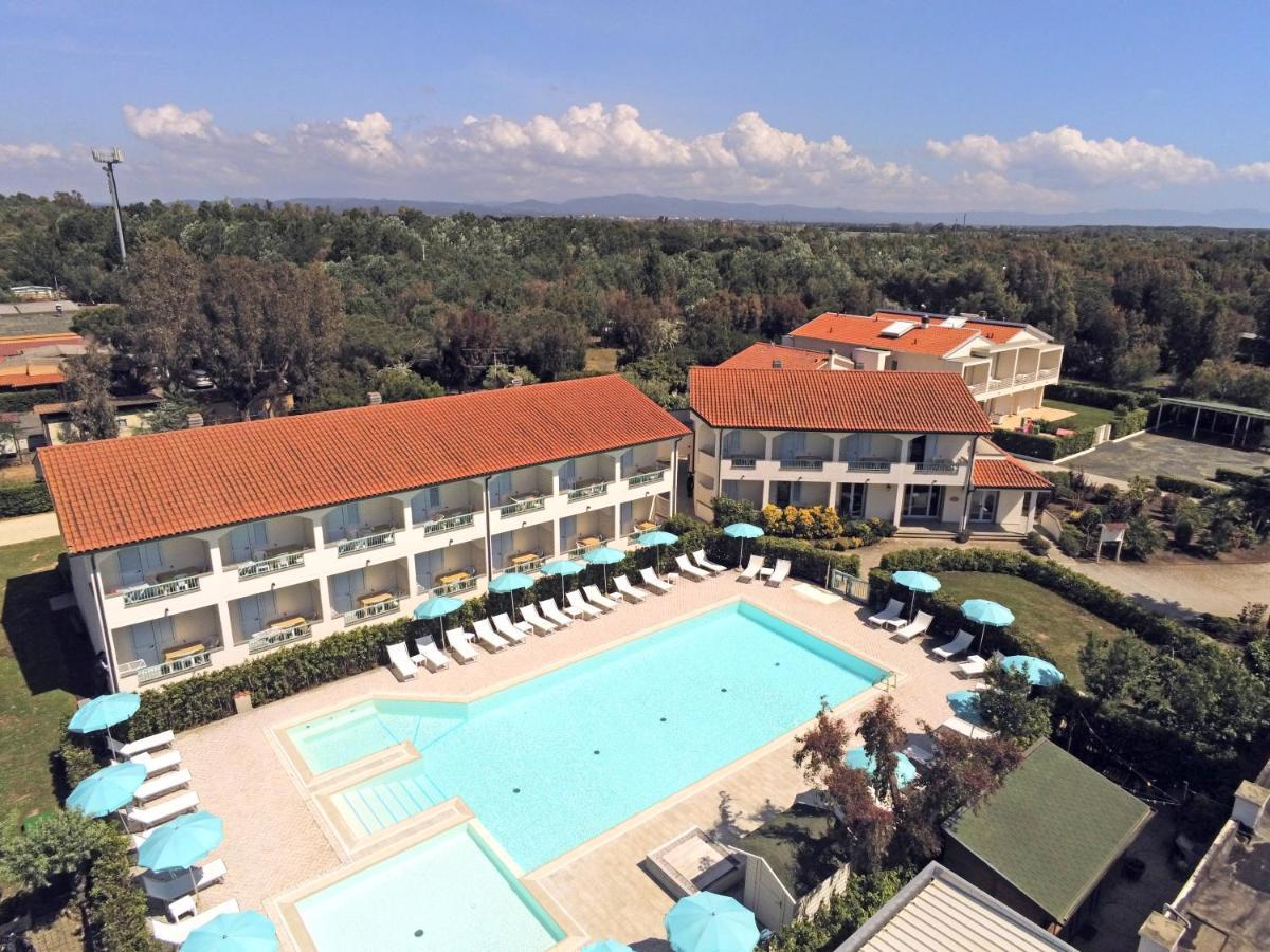 Apartments In Residence In Vada With Swimming Pool 450 Meters From The Sea エクステリア 写真